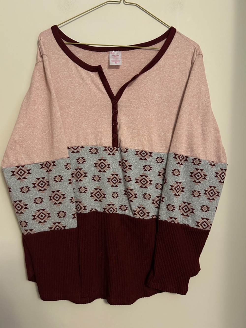 No Boundaries long sleeved pullover top pink/wine/grey bands Vneck size 3XG (21)